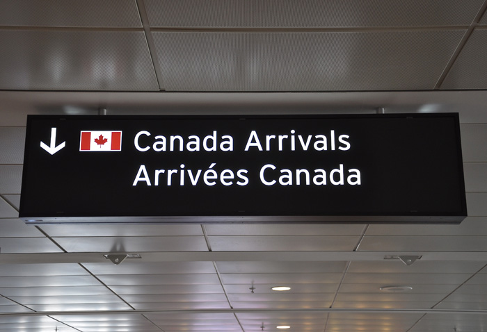 サービス（カナダ）無事到着の確認　カナダの空港へ